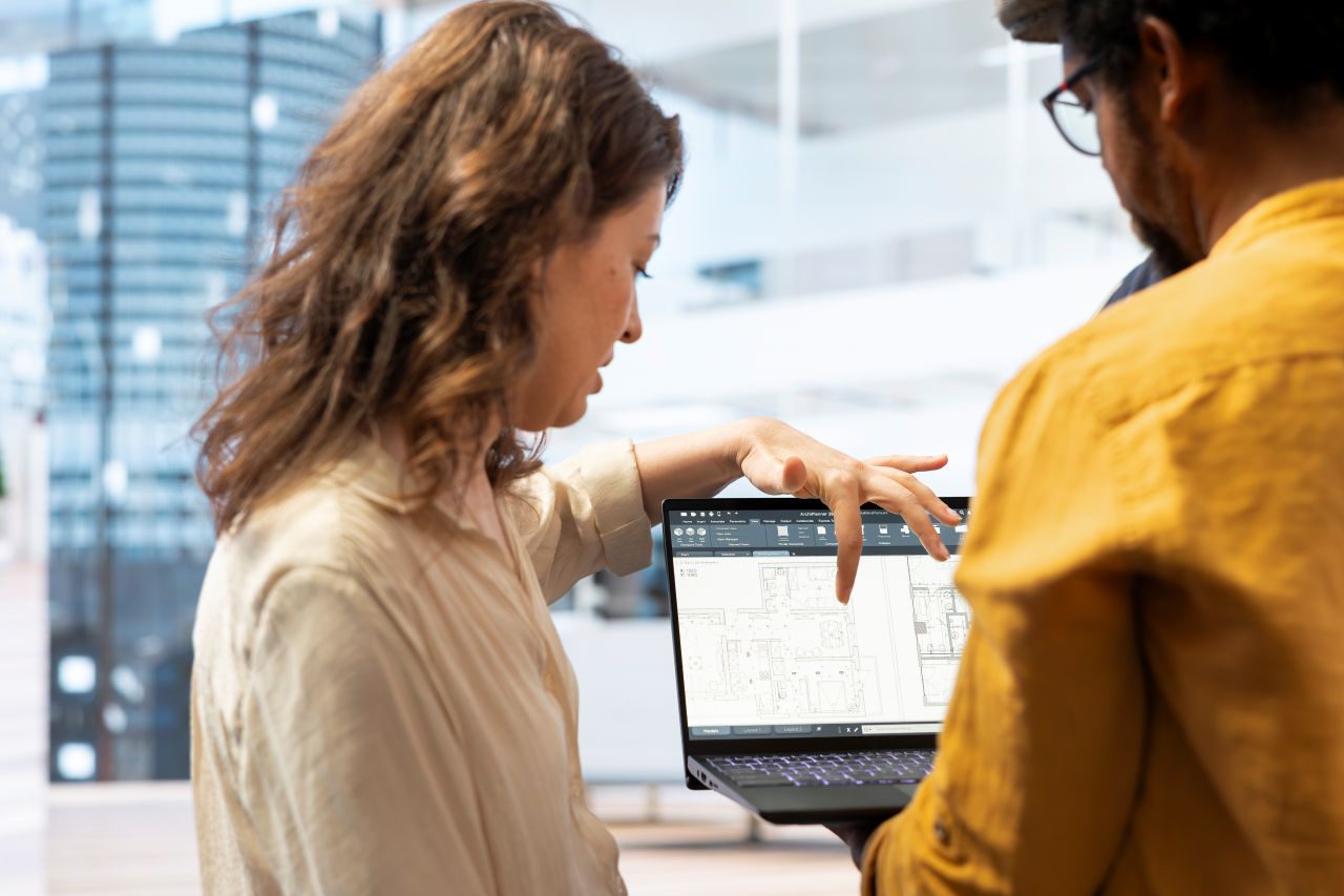 Businesswoman_Explaining_Her_Renovation_Vision_On_A_Laptop_original_2626148